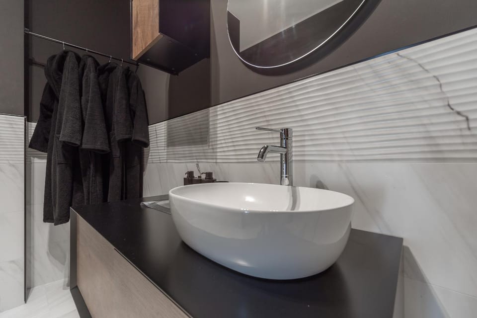 Bathroom, towels
