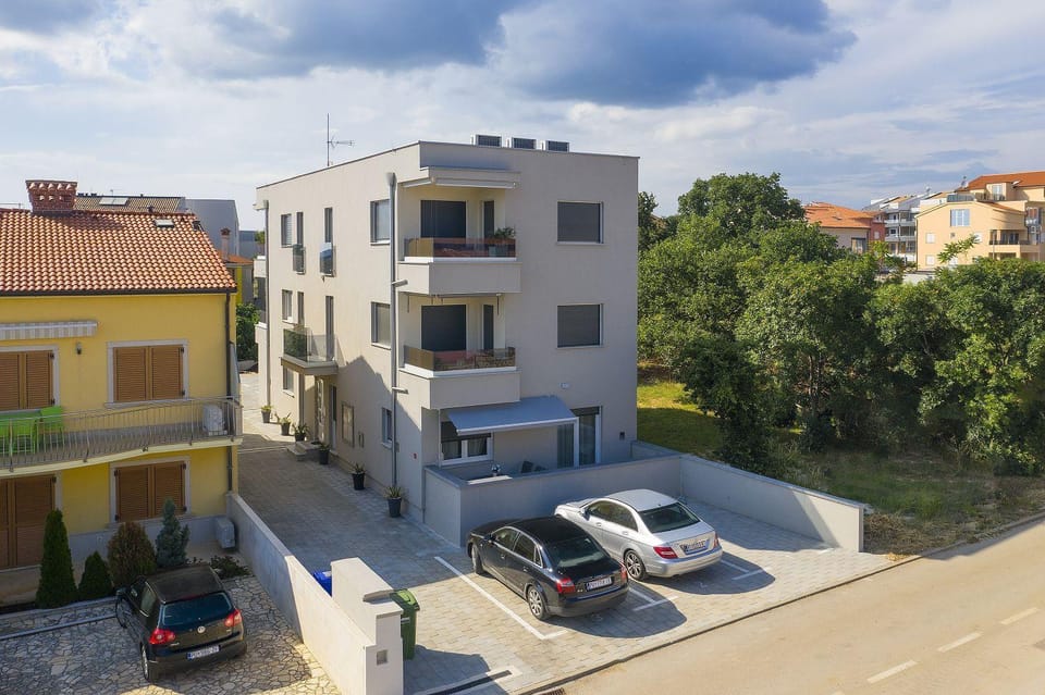 Nur 50 Meter von den schönen Stränden Medulins Apartment in Premantura