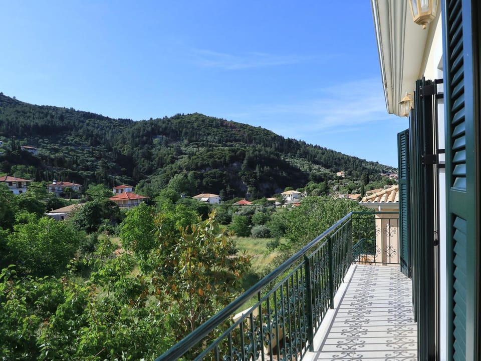 Balcony/Terrace, Mountain view