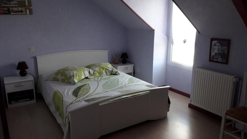 Bed, Photo of the whole room, Bedroom, internet