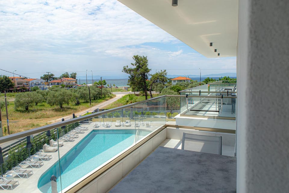 View (from property/room), Pool view, Sea view