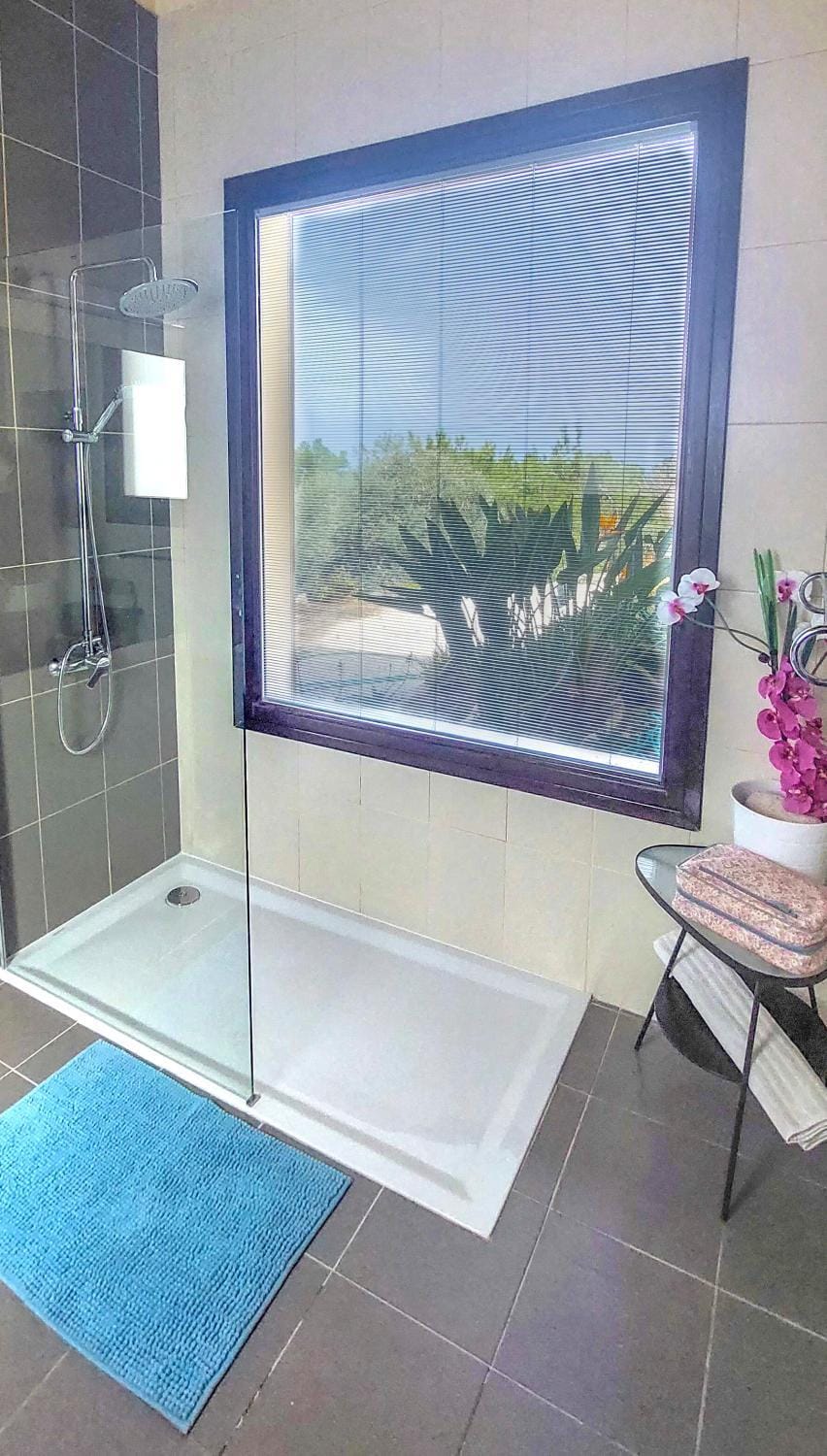 Pine and Olive Seahouse Villa in Paphos District