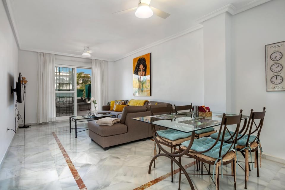 Lovely 2 bedroom Locrimar V walk to beach RDR260 Apartment in Marbella