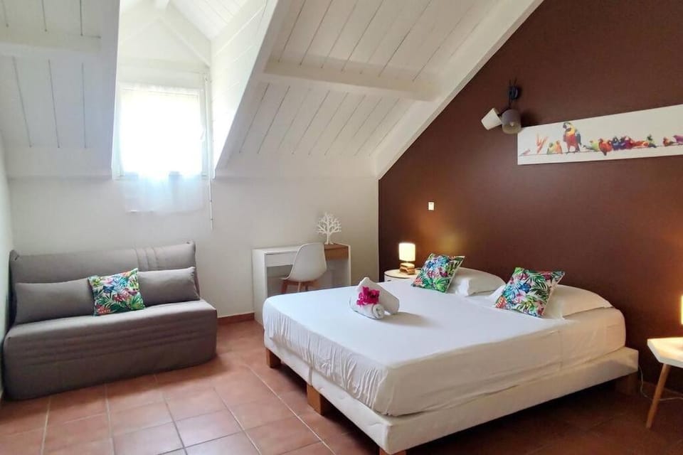 Bed, Seating area, Bedroom