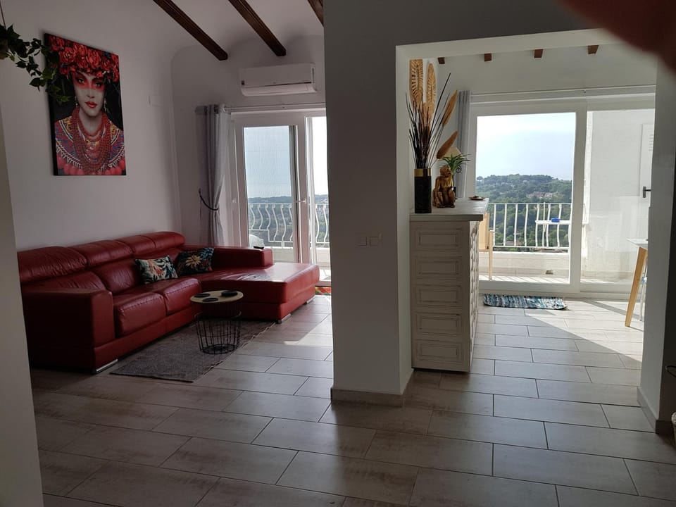 Seating area, Dining area, Sea view