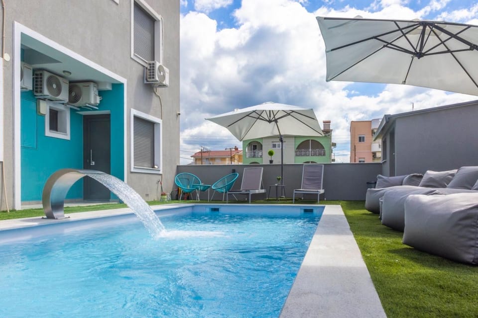 Swimming pool