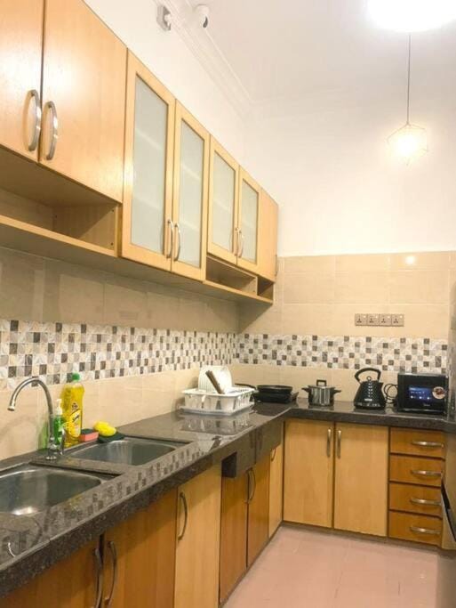 Queen Room Semi Attached Bathroom Bukit Mertajam Alma Impian Bed and Breakfast in Penang