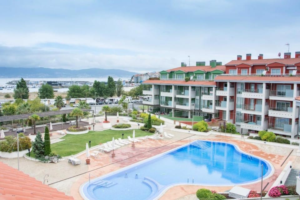 Pool view, Sea view, Swimming pool, sunbed