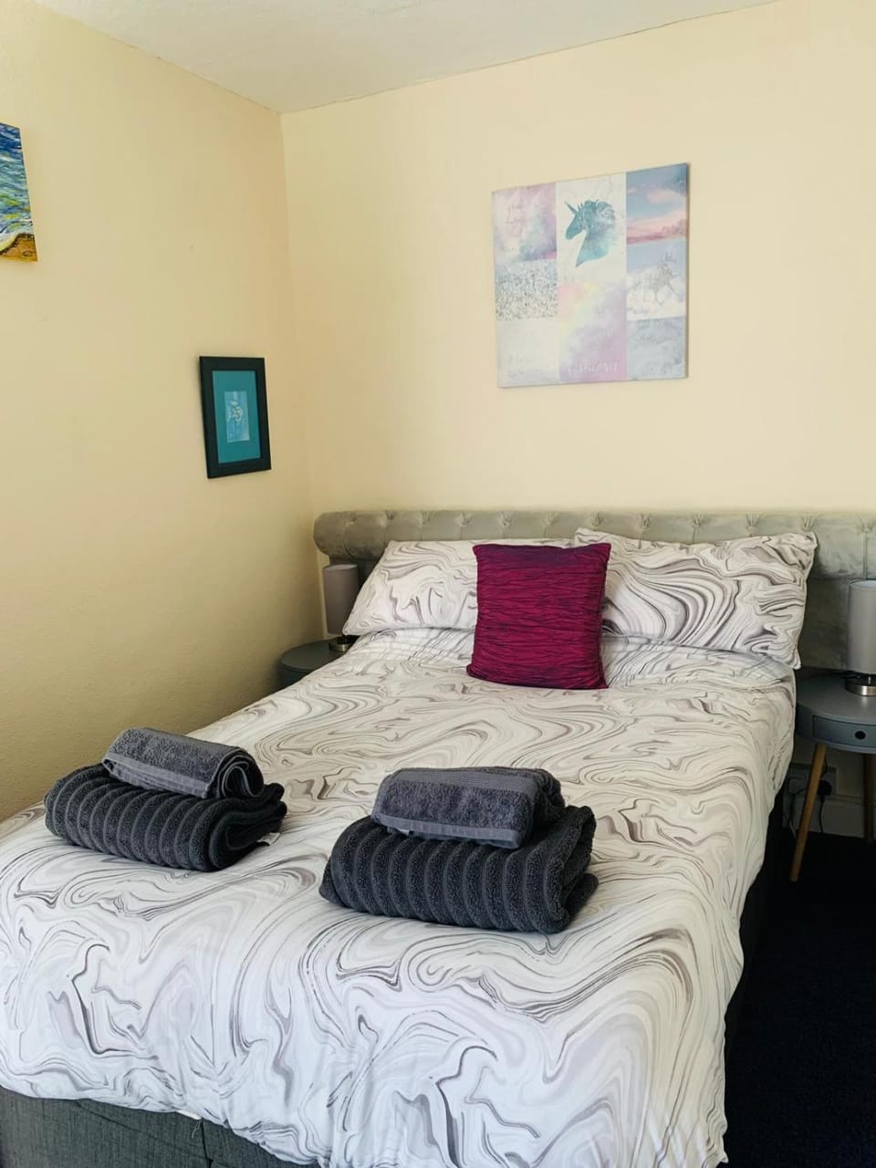 Bed, Photo of the whole room, Bedroom, towels