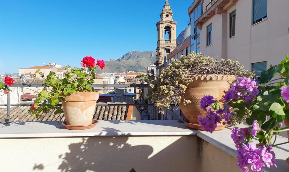 Balcony/Terrace, Street view