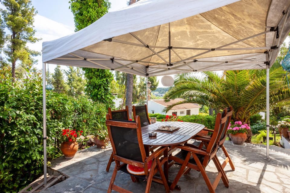Patio, Spring, Day, Garden, Dining area, Garden view