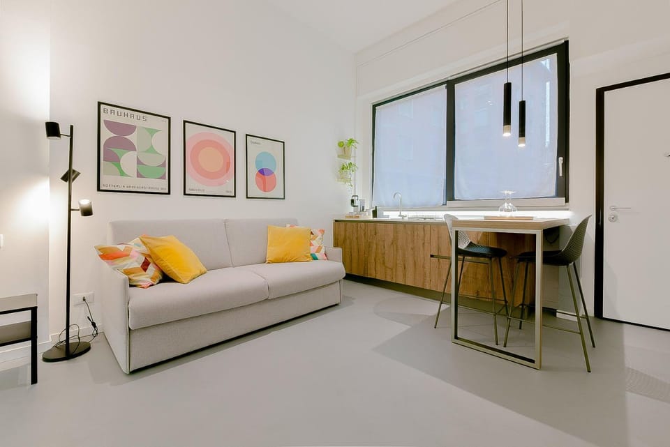 Seating area, Dining area, Drinks, stove