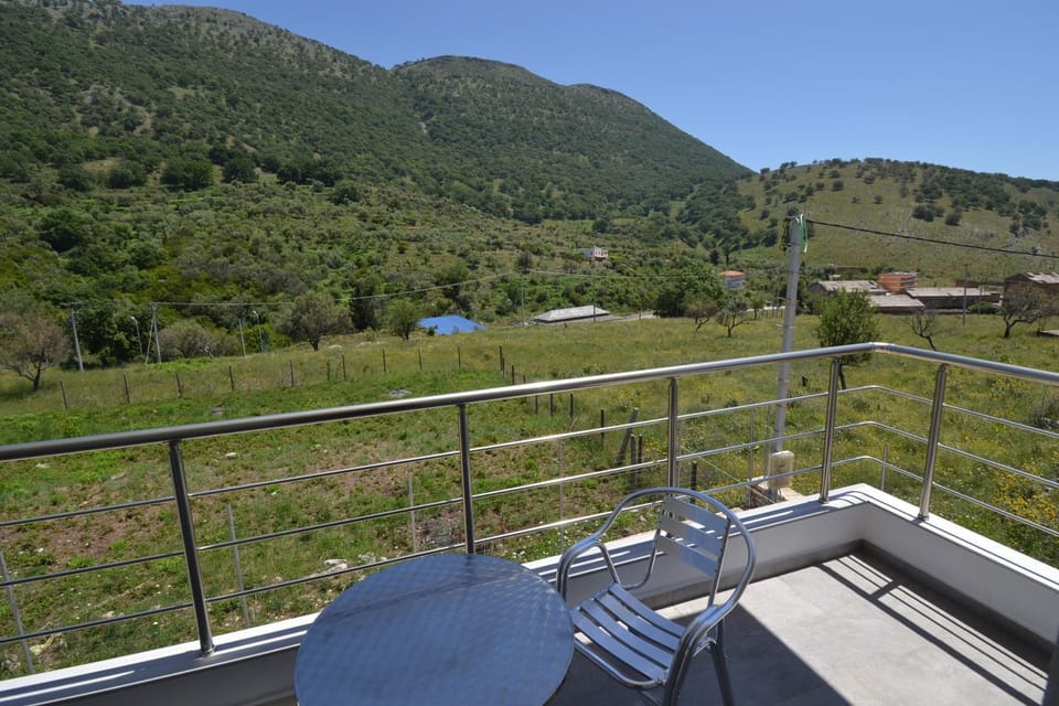 Balcony/Terrace, Mountain view