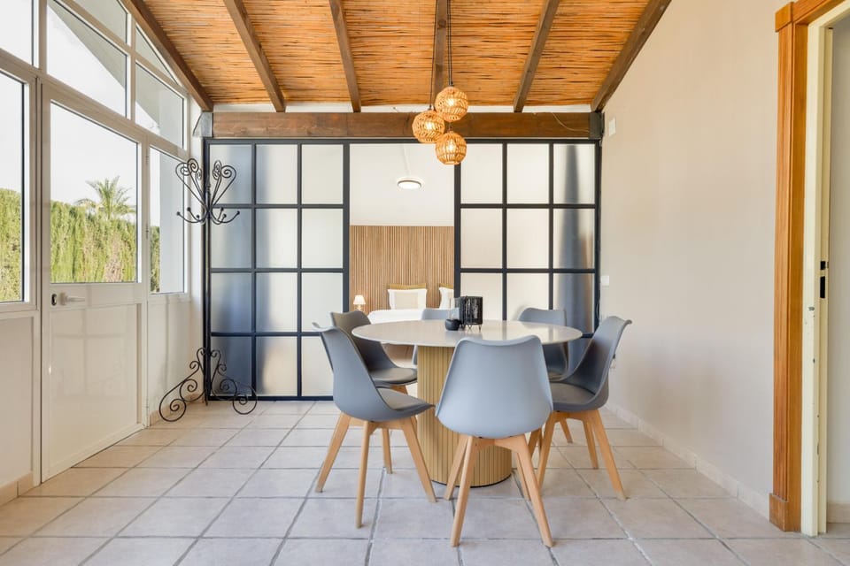 Facade/entrance, Dining area, Dinner