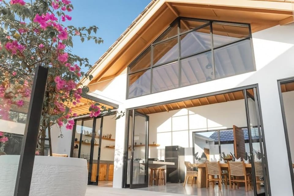 Patio, Dining area
