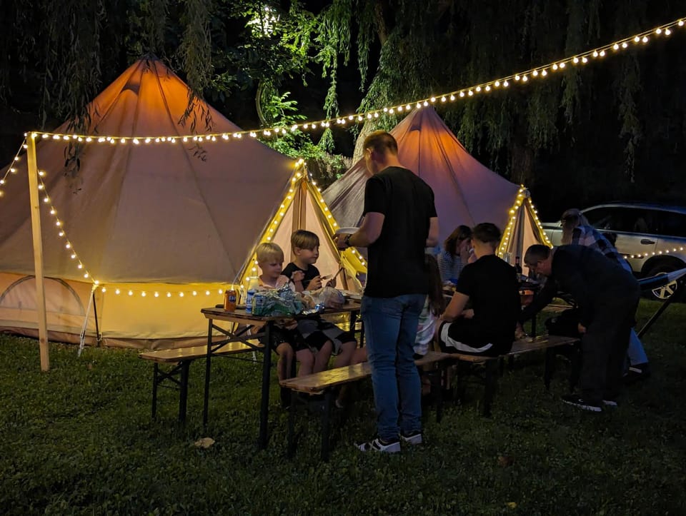 Night, group of guests