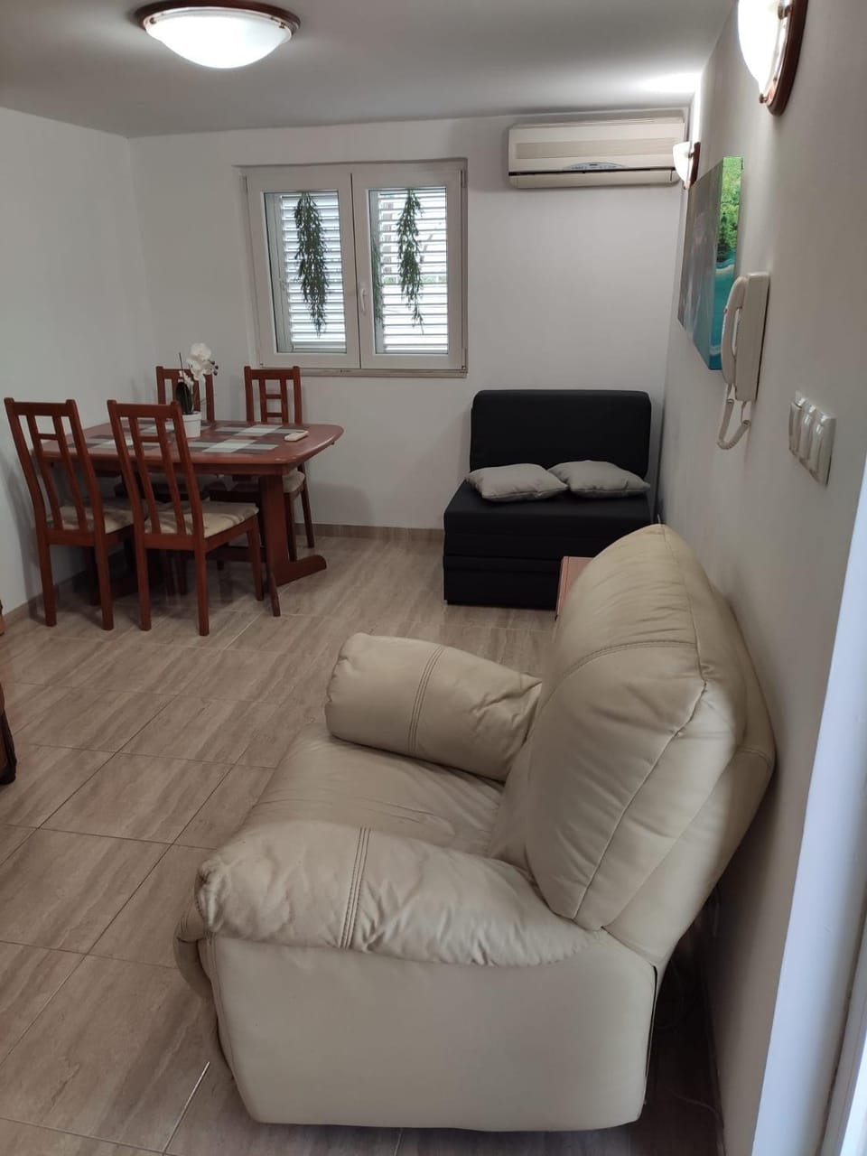 Living room, Dining area, air conditioner