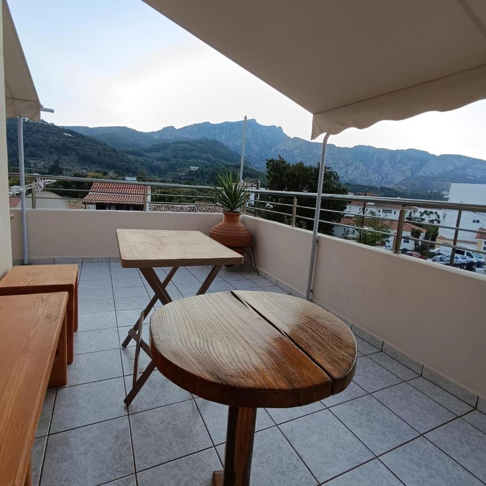 Balcony/Terrace, Mountain view