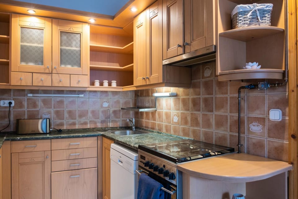 Kitchen or kitchenette, kitchen, kitchen
