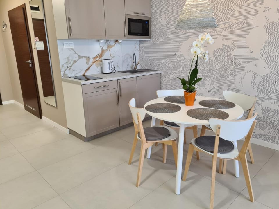 Dining area, oven, stove