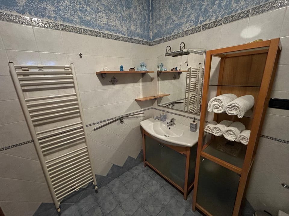Bathroom, towels