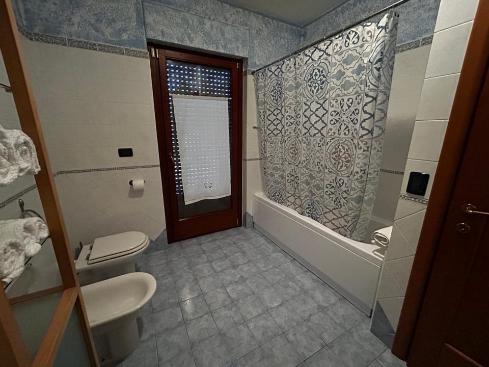 Shower, Toilet, Bathroom, Bath