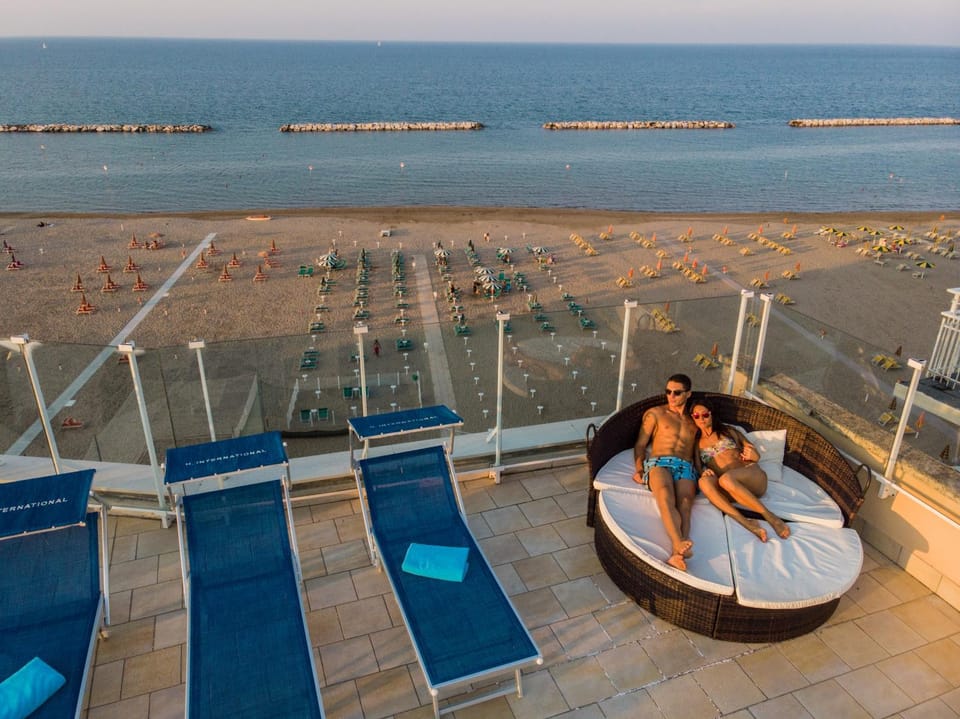 Facade/entrance, Bird's eye view, Solarium, Balcony/Terrace, Decorative detail, Beach, City view, Landmark view, Sea view, Swimming pool, Family