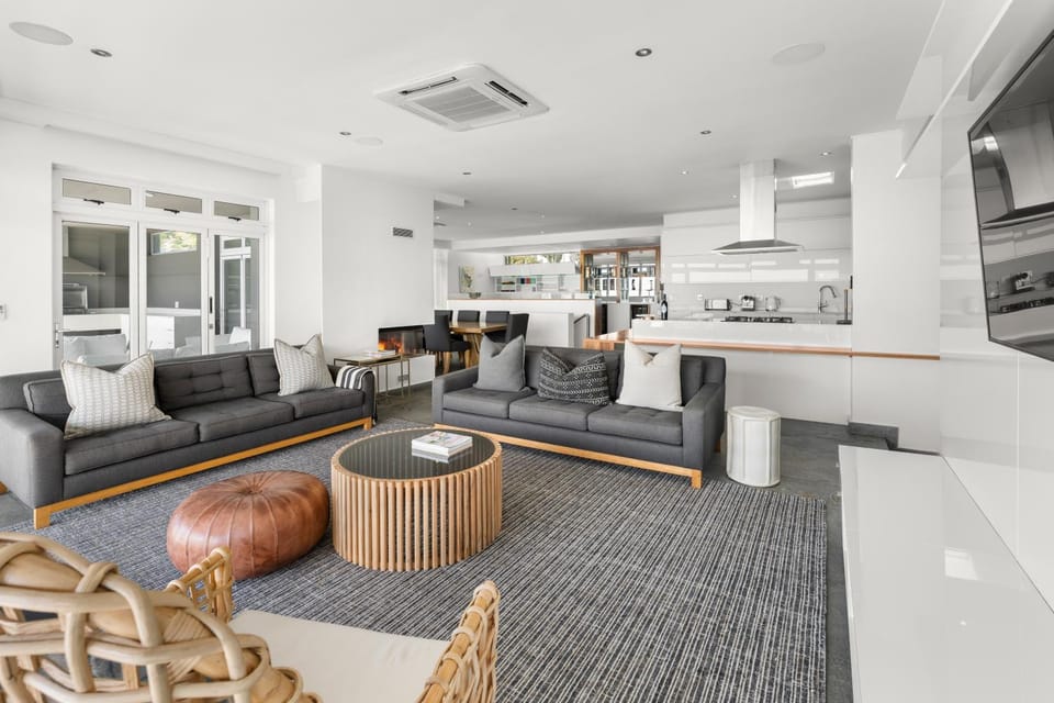 Kitchen or kitchenette, Living room, Seating area