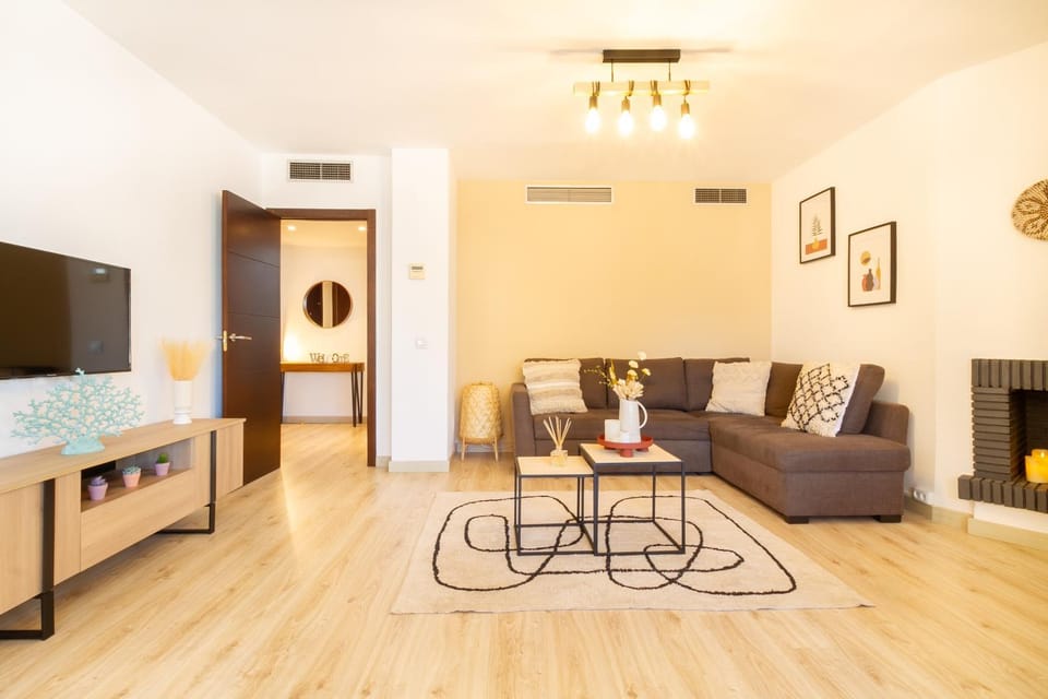 TV and multimedia, Living room, Seating area, Evening entertainment