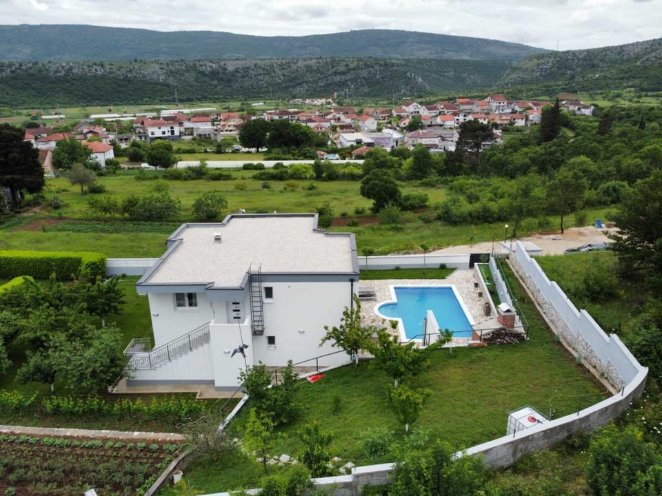 Bird's eye view, Pool view