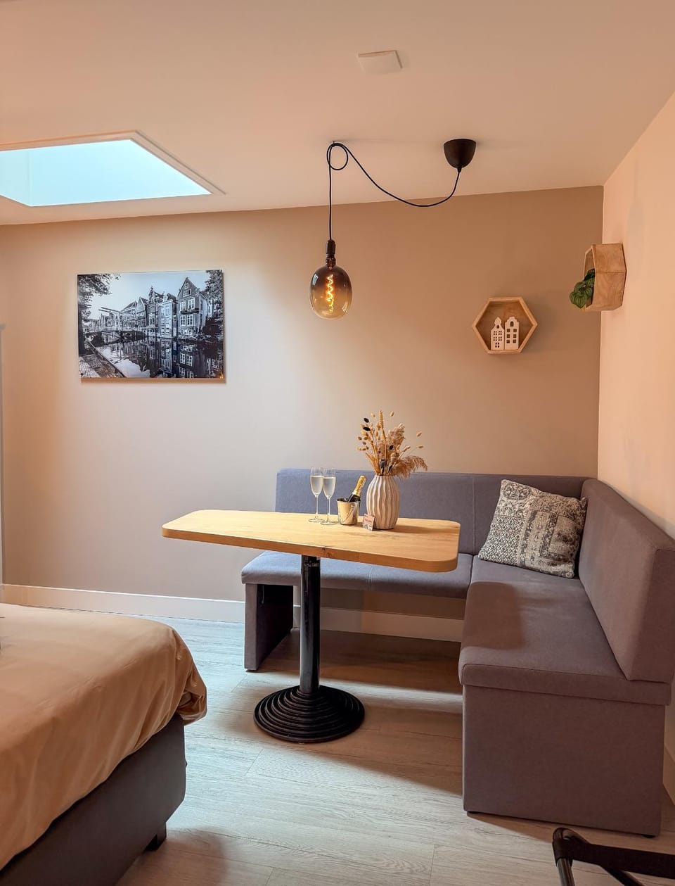 Seating area, Dining area