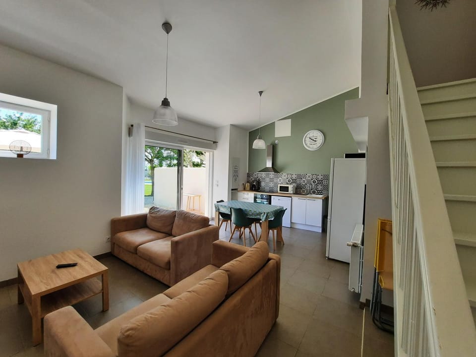 Kitchen or kitchenette, Living room, Seating area, Dining area, dishwasher, minibar, pet friendly, stove