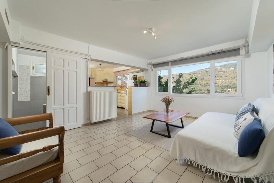 View (from property/room), Living room, Seating area, Garden view, Mountain view