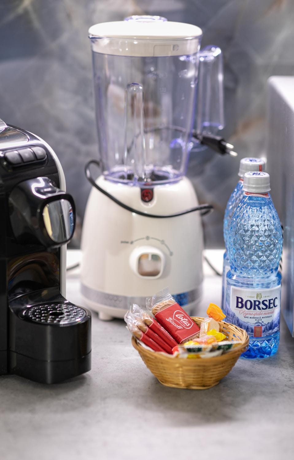 Coffee/tea facilities, Kitchen or kitchenette, kitchen, kitchen