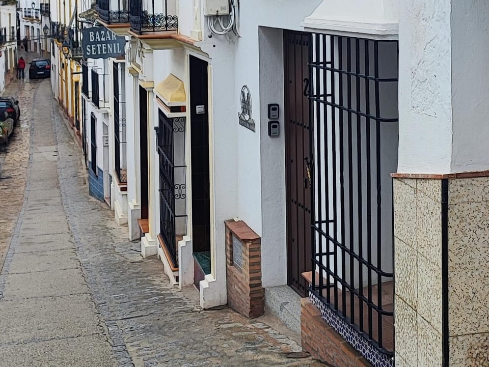 Property building, Day, Neighbourhood, City view, Street view