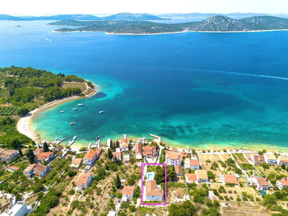 Spacious new villa with pool above the pristine beach - FIRST SEASON PRICING!!! Villa in Šibenik-Knin County, Croatia