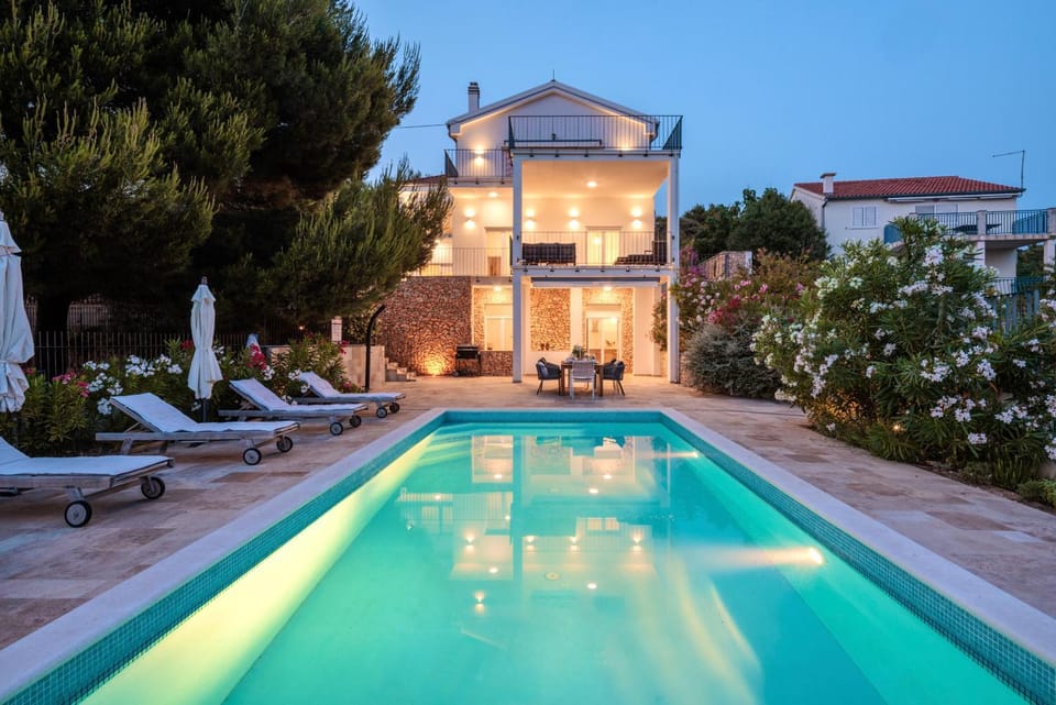 Spacious new villa with pool above the pristine beach - FIRST SEASON PRICING!!! Villa in Šibenik-Knin County, Croatia