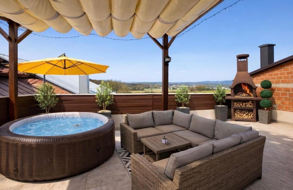 Patio, Hot Tub, Balcony/Terrace, Seating area