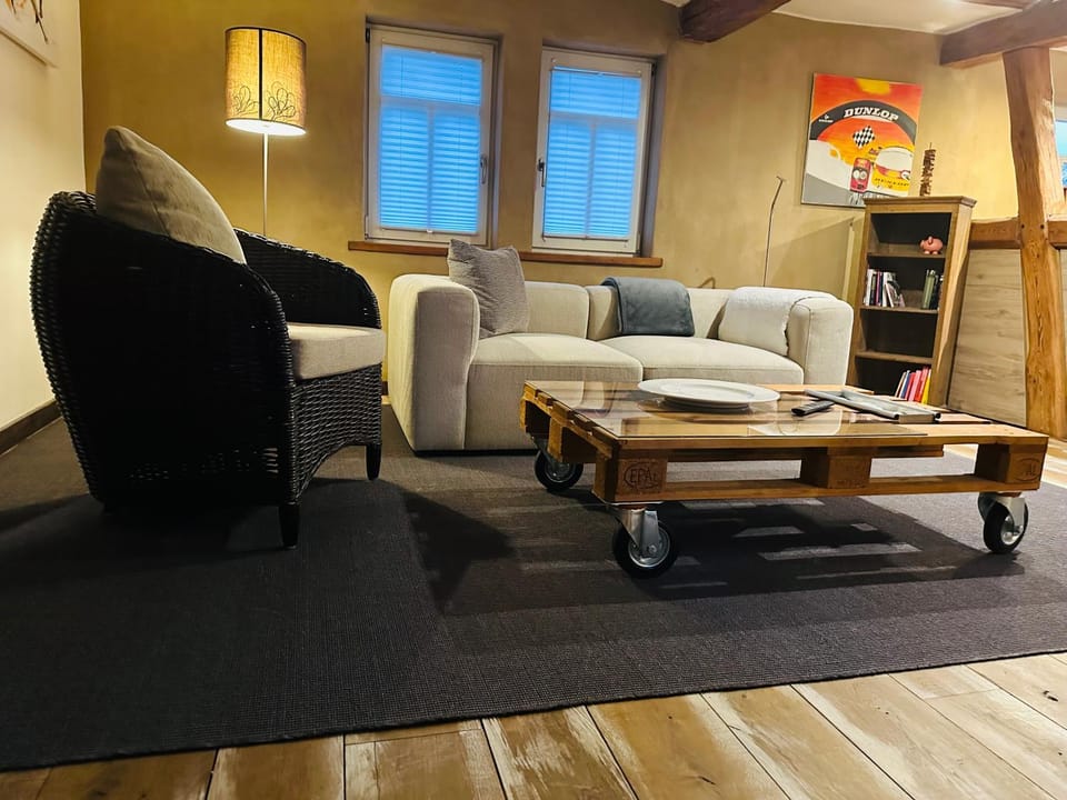 Living room, Seating area