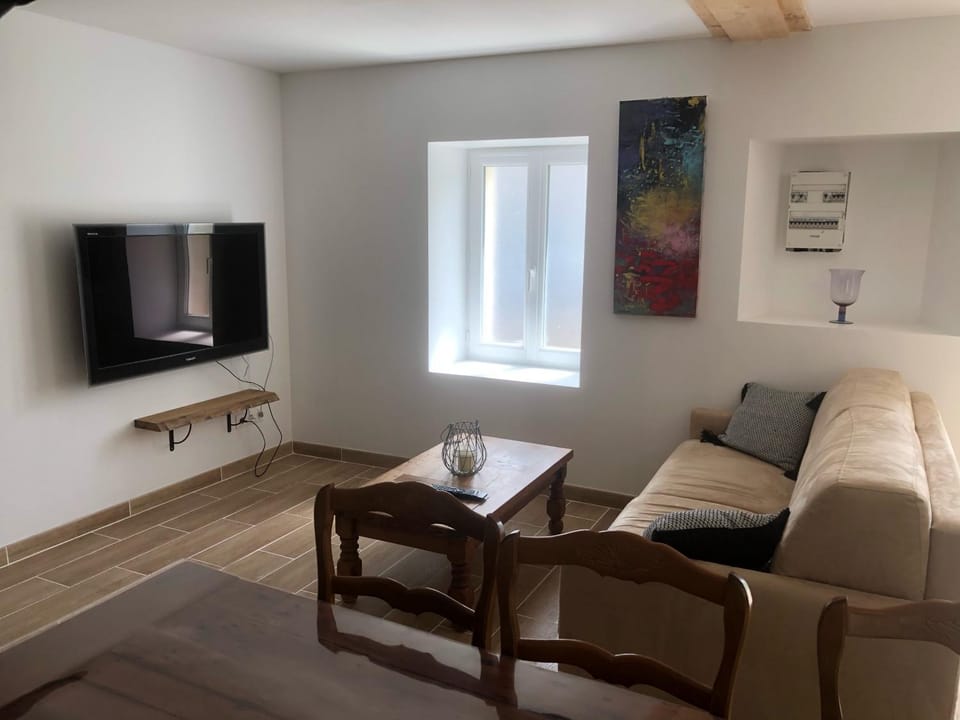 TV and multimedia, Seating area