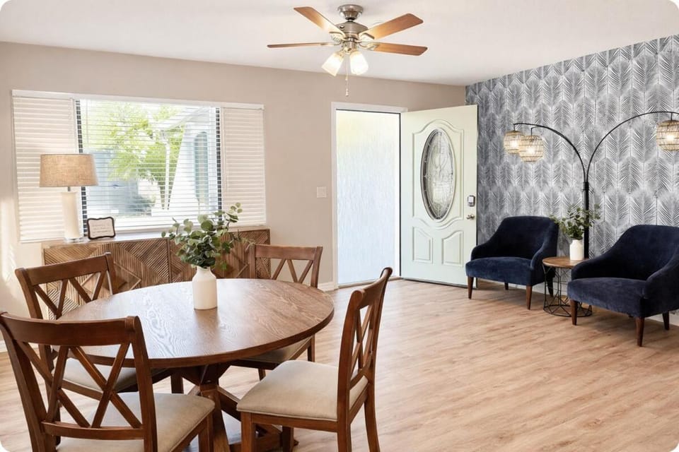 SaltwaterPool- GameRoom -Tropical Sunsets - Kayaks - Fishing House in Hernando Beach