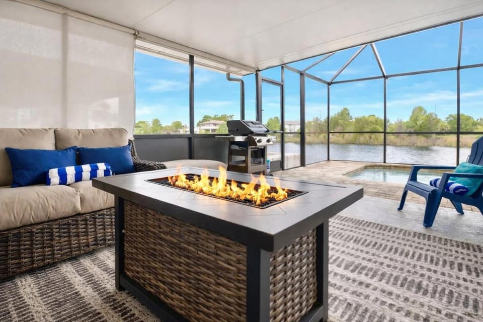 SaltwaterPool- GameRoom -Tropical Sunsets - Kayaks - Fishing House in Hernando Beach