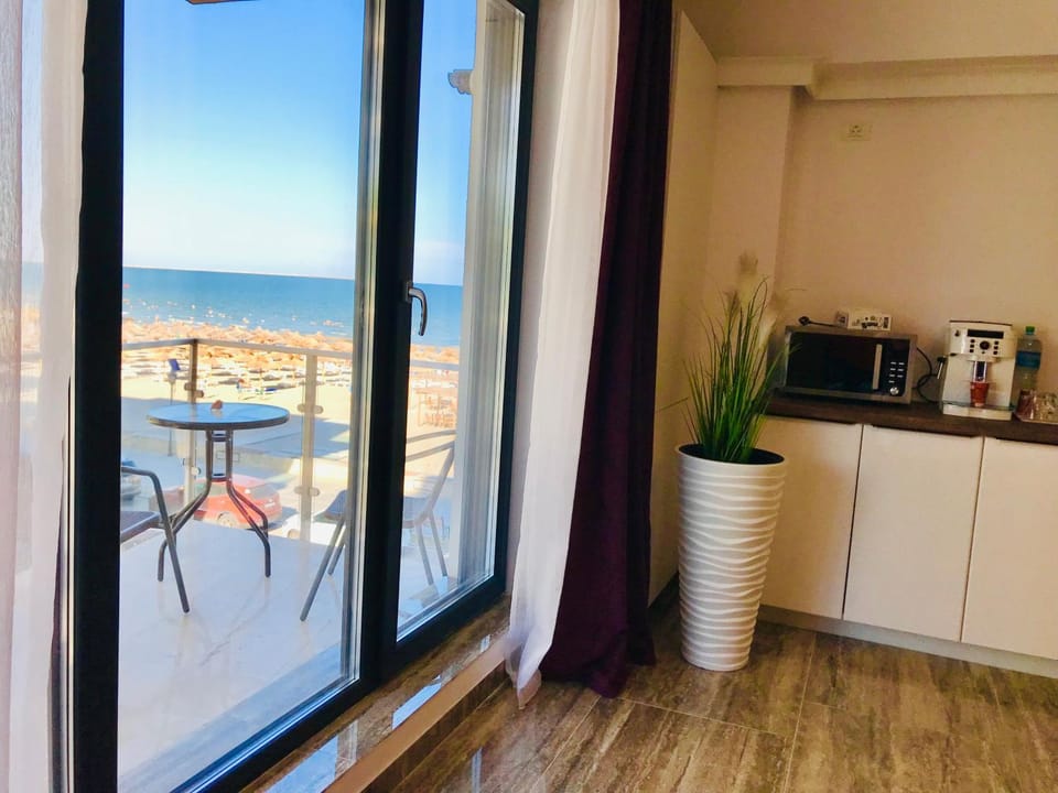 Anias Front View of the Black Sea 13 Apartment in Constanța County