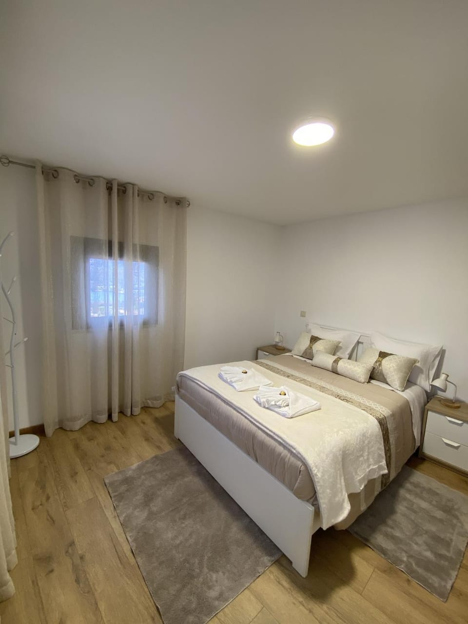 Bedroom, Lake view, towels, wardrobe