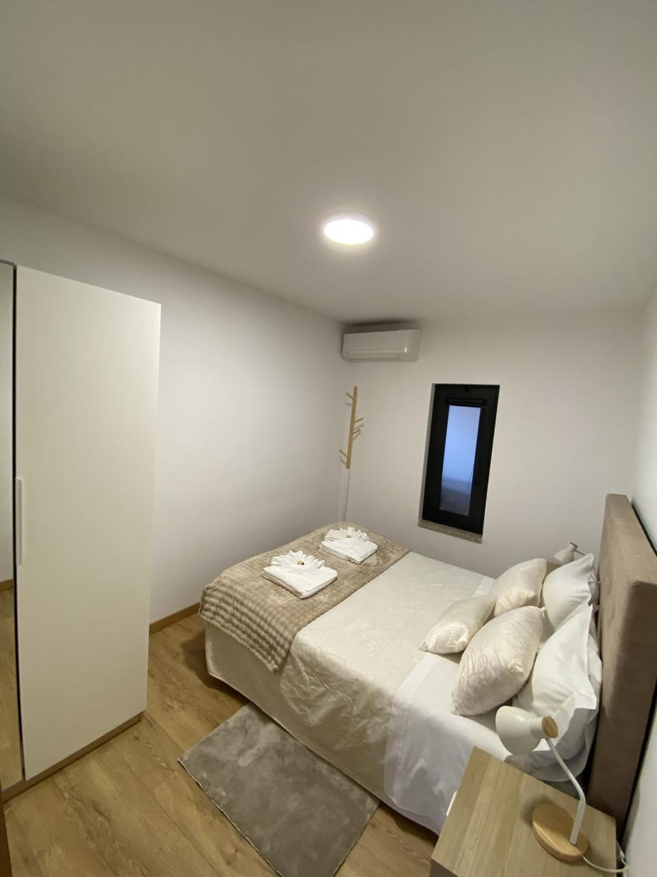 Bed, Bedroom, wardrobe, air conditioner