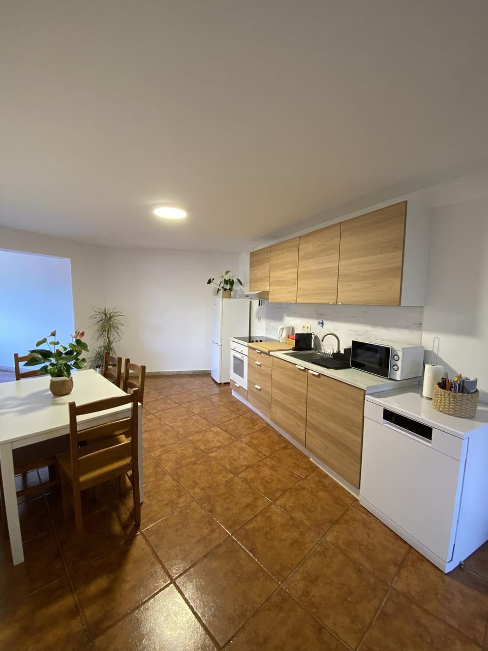 Coffee/tea facilities, dishwasher, microwave, stove, toaster, washing machine, kitchen
