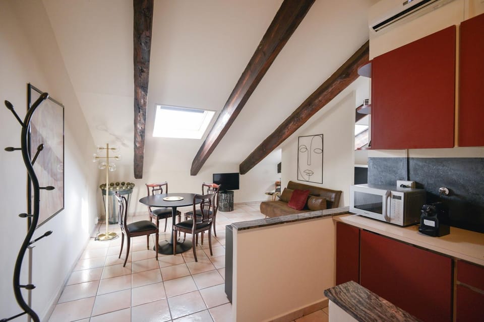 Kitchen or kitchenette, Dining area, Communal kitchen