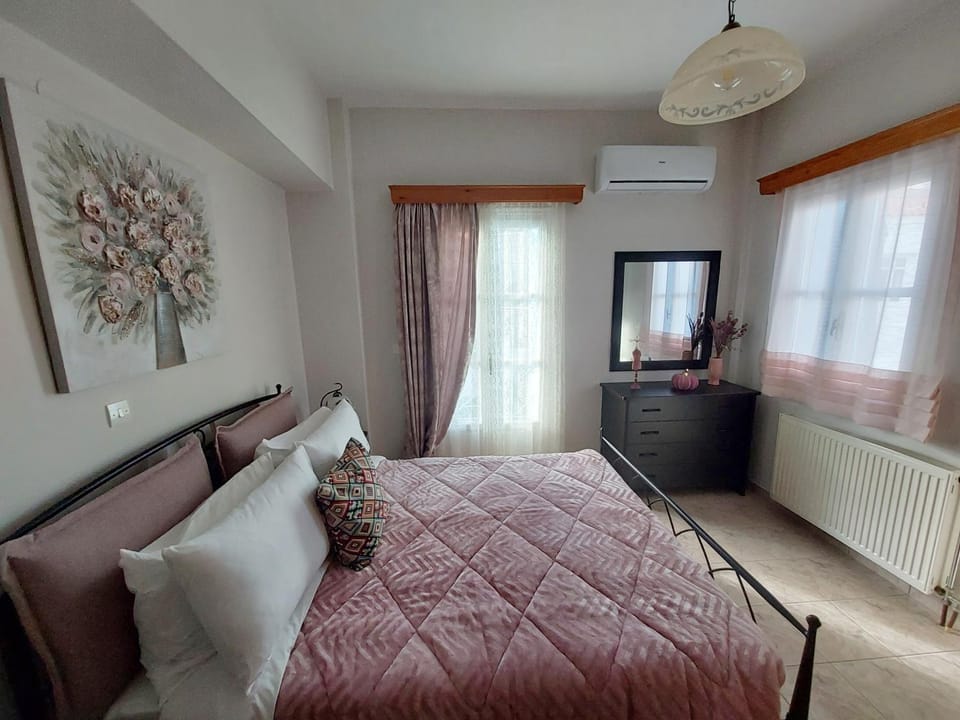 Bedroom, heating, wardrobe, air conditioner