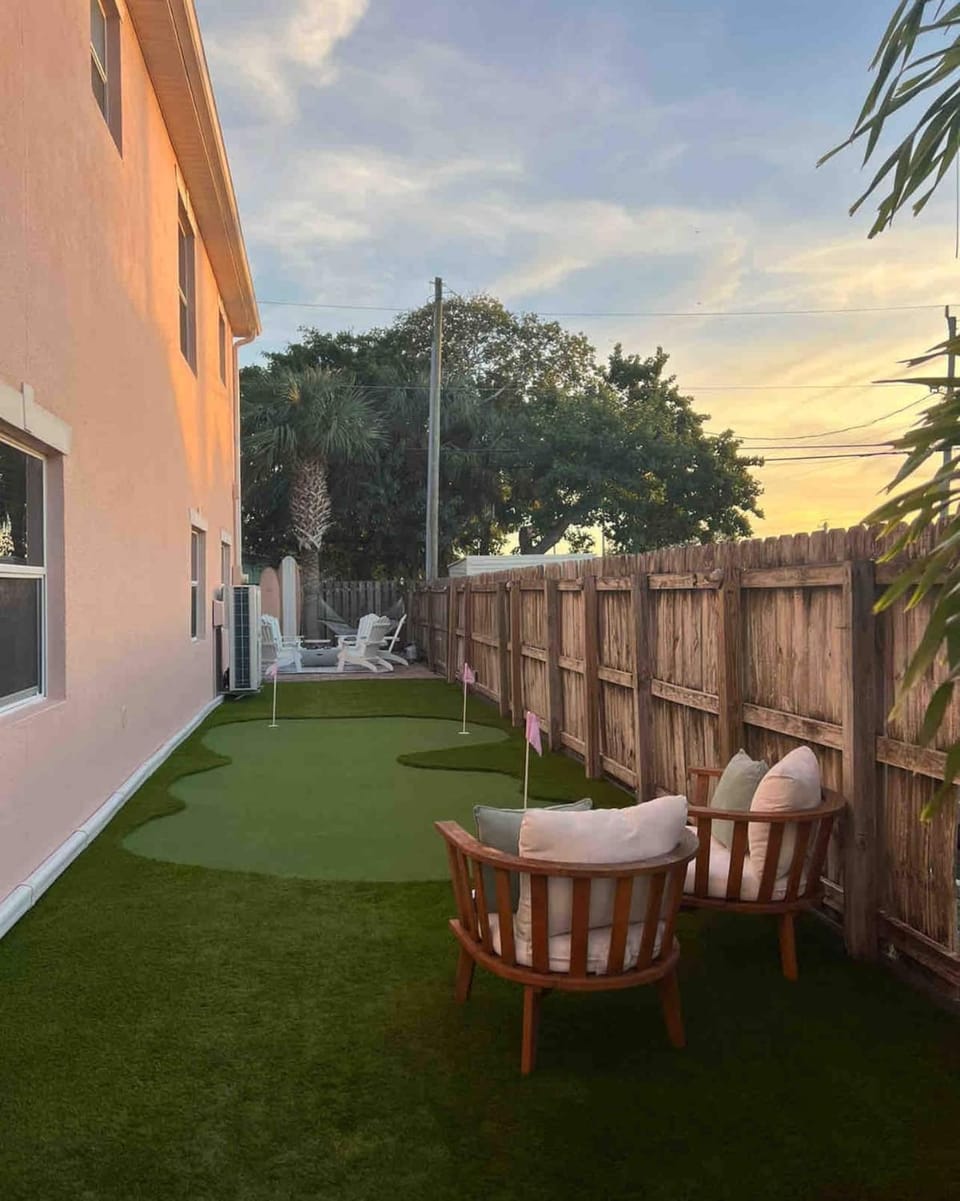 Property building, Patio, Garden, Seating area, Garden view