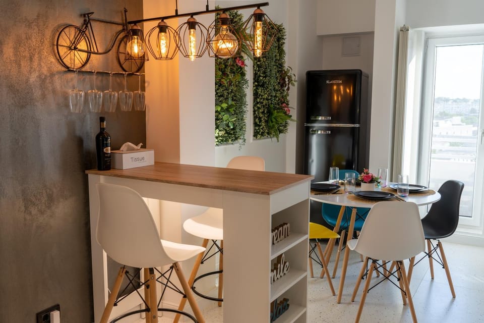 Dining area, oven, kitchen